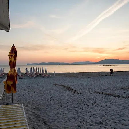 Old Town Charm - Sardinia 阿尔盖罗