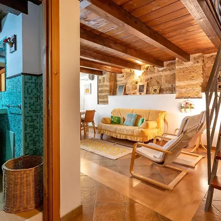 Apartment Emerald Attic In Old Town By Sea *